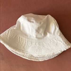 Forever 21 Classic White Bucket Hat